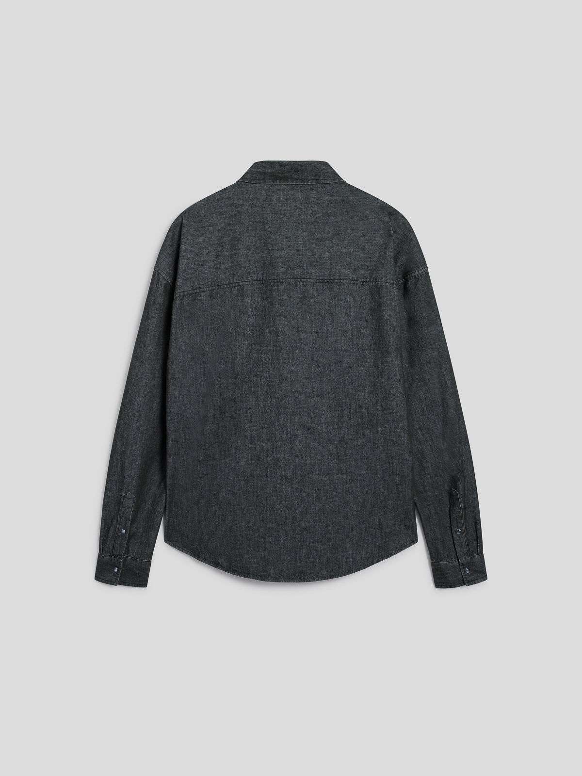 CAMICIA DA UOMO CON VESTIBILITA' OVER, TASCHE CON PATTINA APPLICATE, MANICHE LUNGHE COLORE NERO