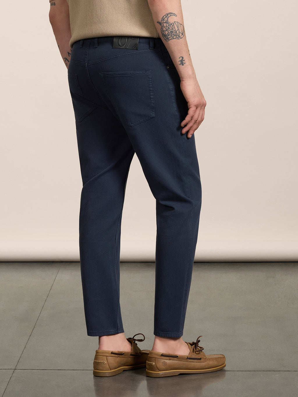 PANTALONE CARROT FIT IN COTONE TENCEL BLU SCURO - BLU SCURO - Abbigliamento Uomo | Pence 1979
