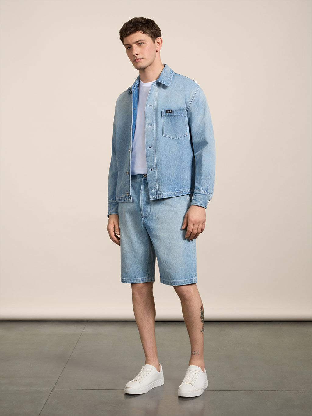 RELAXED-FIT BERMUDA SHORTS IN LIGHT BLUE DENIM WITH WORKER DETAILS - LIGHT BLUE - Men′s Bottomwear | Pence 1979