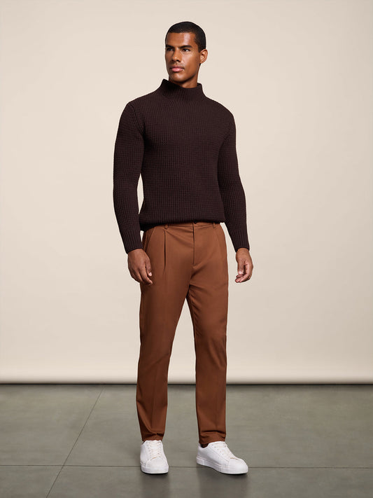PANTALONE CHINO CON UNA PINCE IN COTONE COMFORT TABACCO REGULAR FIT - TABACCO - Abbigliamento Uomo | Pence 1979