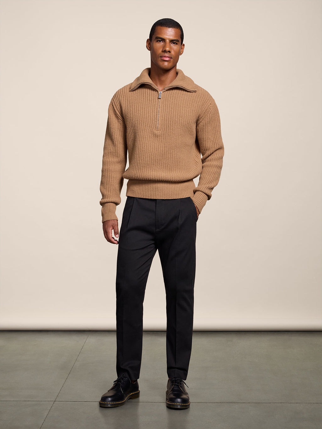 REGULAR FIT CHINO PANTS WITH ONE PLEAT BLACK - BLACK - Check Active | Pence 1979