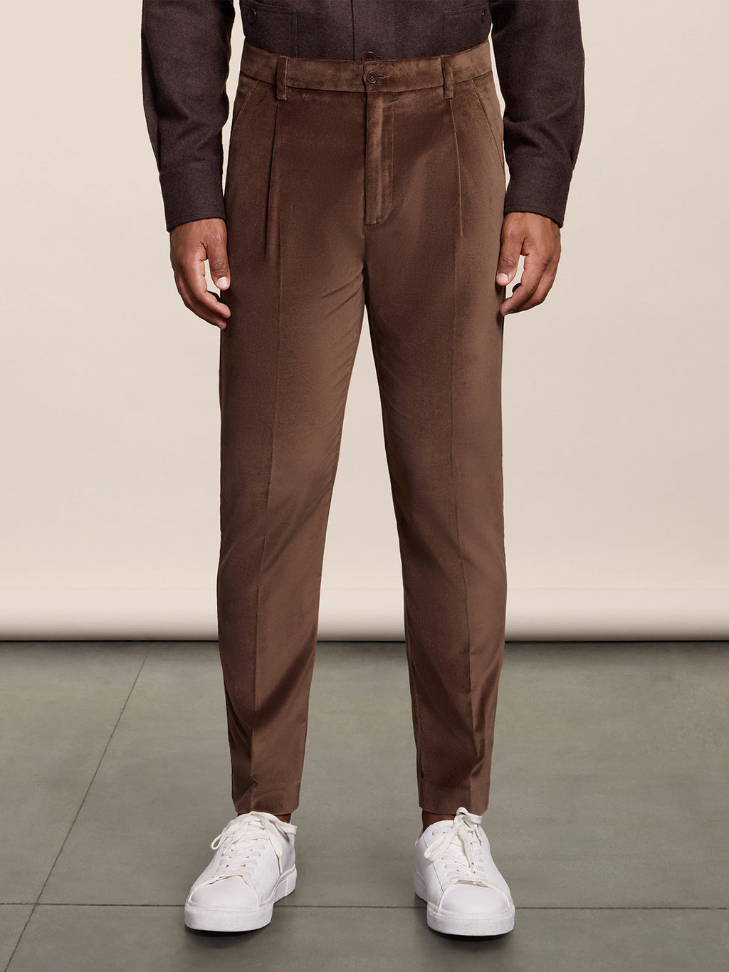 REGULAR FIT VELVET CHINO PANTS WITH ONE PLEAT COFFEE - COFFEE - Check Active | Pence 1979