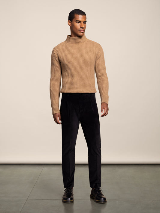 PANTALONE CHINO CON UNA PINCE IN VELLUTO LISCIO NERO REGULAR FIT - NERO - Abbigliamento Uomo | Pence 1979