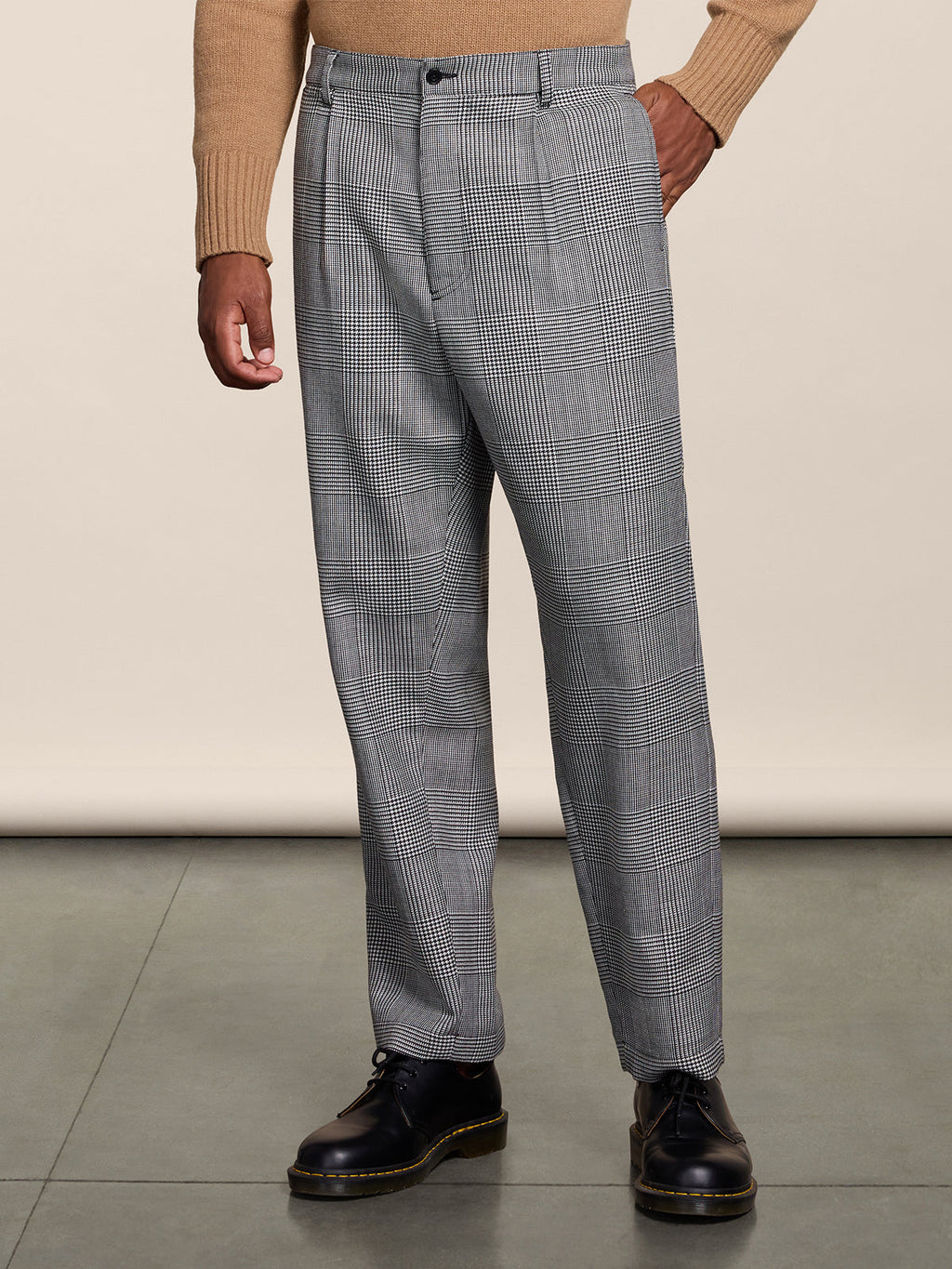 RELAXED FIT BLACK AND WHITE PANTS WITH WORKER DETAILS - BLACK\WHITE - Check Active | Pence 1979