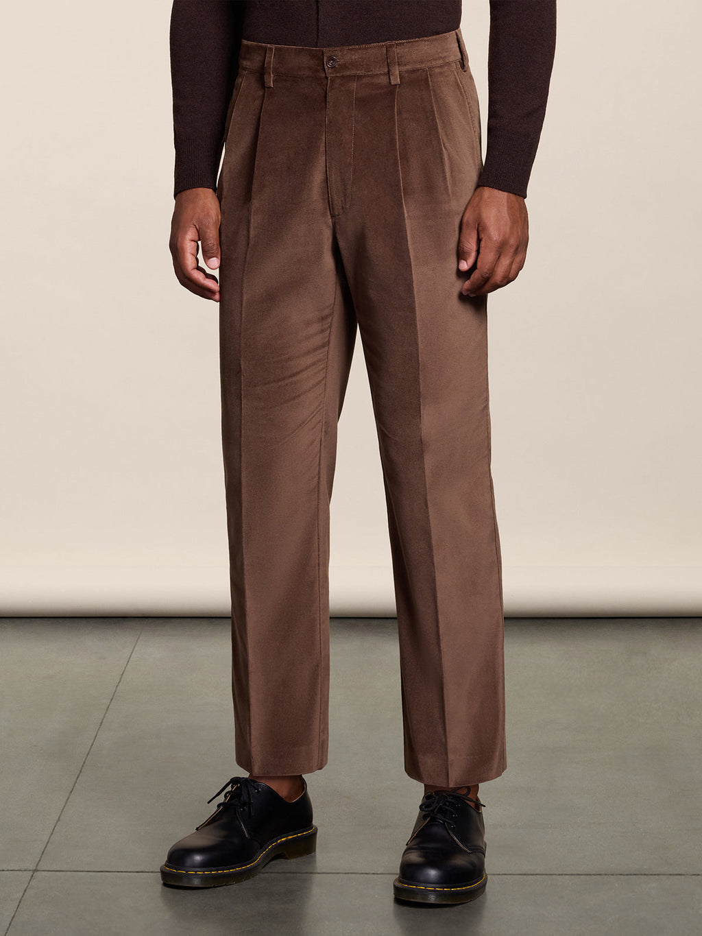 LOOSE-FIT COFFEE CHINO PANT WITH TWO PLEAT - COFFEE - Check Active | Pence 1979