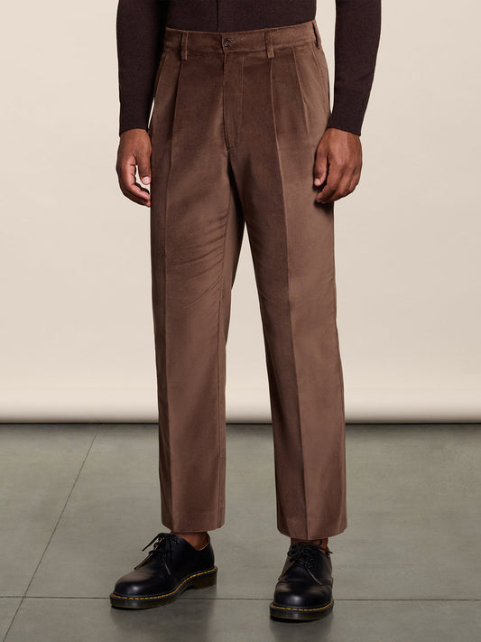 PANTALONE CHINO CON DOPPIA PINCE IN VELLUTO LISCIO CAFFE' LOOSE FIT - CAFFE' - Abbigliamento Uomo | Pence 1979