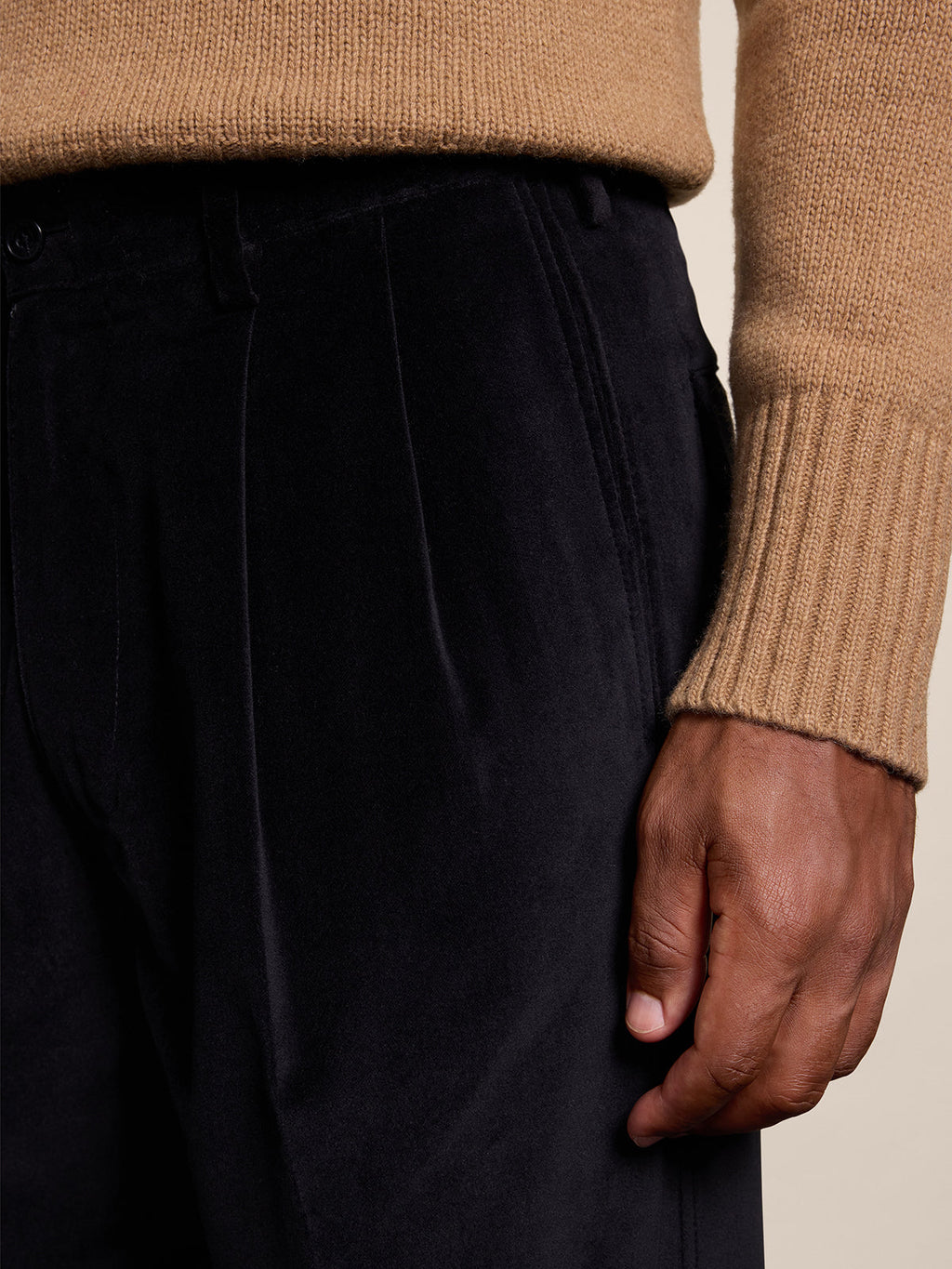 LOOSE-FIT BLACK CHINO PANT WITH TWO PLEAT - BLACK - Check Active | Pence 1979