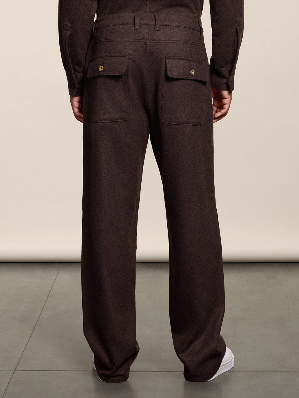 PANTALONE IN FLANELLA MARRON GLACE' CON TASCHE POSTERIORI APPLICATE A PATTINA BAGGY FIT - MARRON GLACE' - Abbigliamento Uomo | Pence 1979