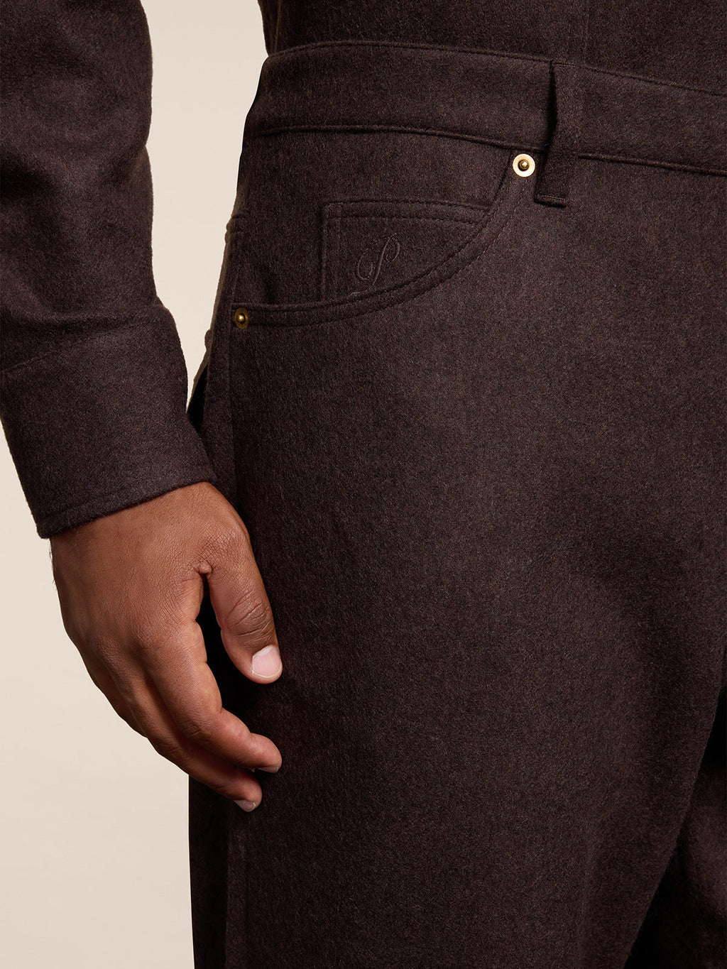 PANTALONE IN FLANELLA MARRON GLACE' CON TASCHE POSTERIORI APPLICATE A PATTINA BAGGY FIT - MARRON GLACE' - Abbigliamento Uomo | Pence 1979
