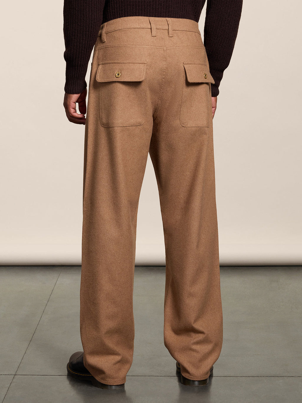 PANTALONE IN FLANELLA CAMMELLO CON TASCHE POSTERIORI A PATTINA BAGGY FIT - CAMMELLO - Abbigliamento Uomo | Pence 1979
