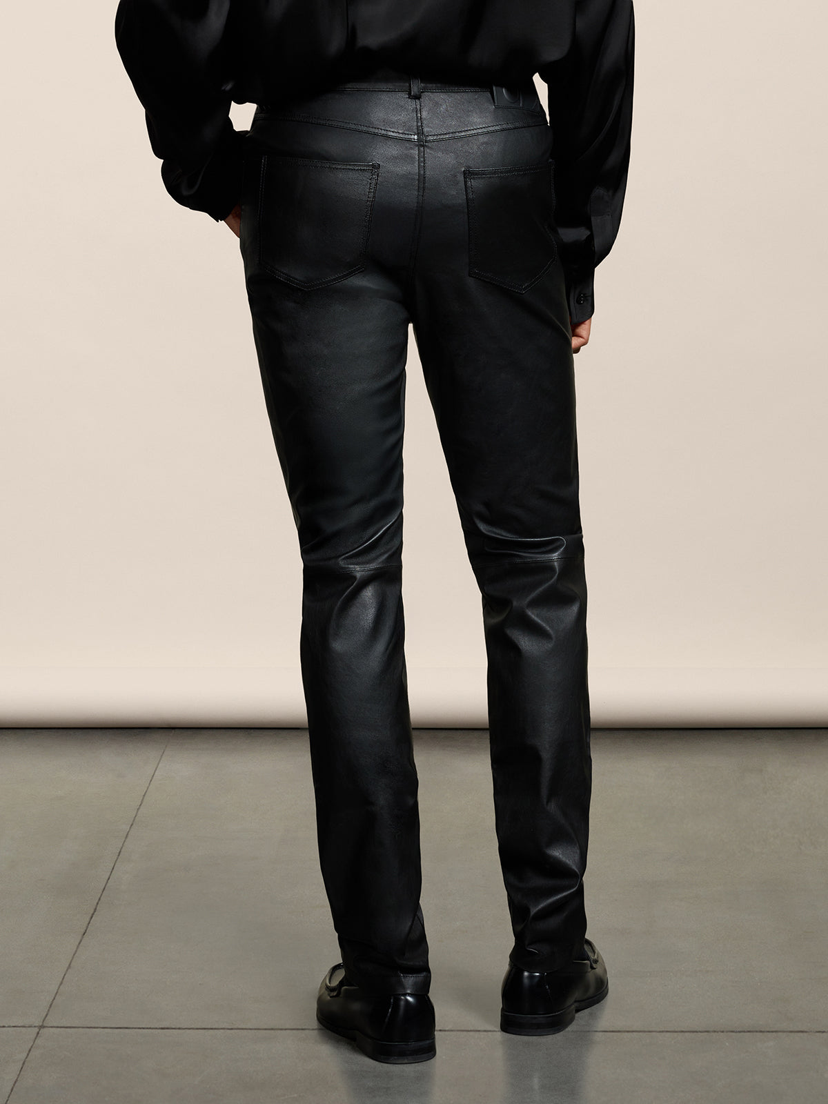 PANTALONE 5 TASCHE DA UOMO SLIM FIT IN PELLE D'AGNELLO COLORE NERO