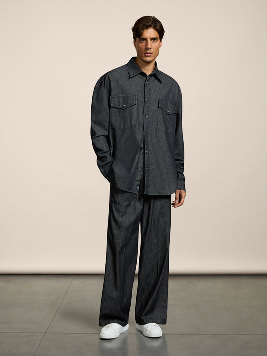 CAMICIA DA UOMO CON VESTIBILITA' OVER, TASCHE CON PATTINA APPLICATE, MANICHE LUNGHE COLORE NERO - BLACK - Abbigliamento Uomo | Pence 1979