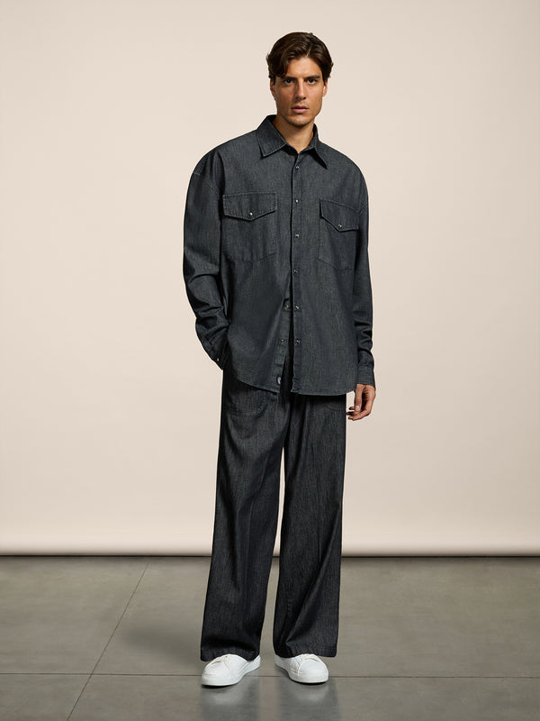 CAMICIA DA UOMO CON VESTIBILITA' OVER, TASCHE CON PATTINA APPLICATE, MANICHE LUNGHE COLORE NERO - BLACK - Abbigliamento Uomo | Pence 1979