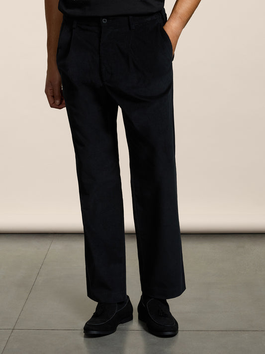 PANTALONE CHINOS DA UOMO CON DOPPIA PINCES , RELAXED FIT IN VELLUTO A COSTE, COLORE NERO - NERO - Abbigliamento Uomo | Pence 1979