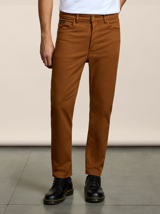 PANTALONE 5 TASCHE DA UOMO IN BULL DI COTONE COMFORT TINTO CAPO, CARROT FIT,COLORE TABACCO - TOBACCO - Abbigliamento Uomo | Pence 1979