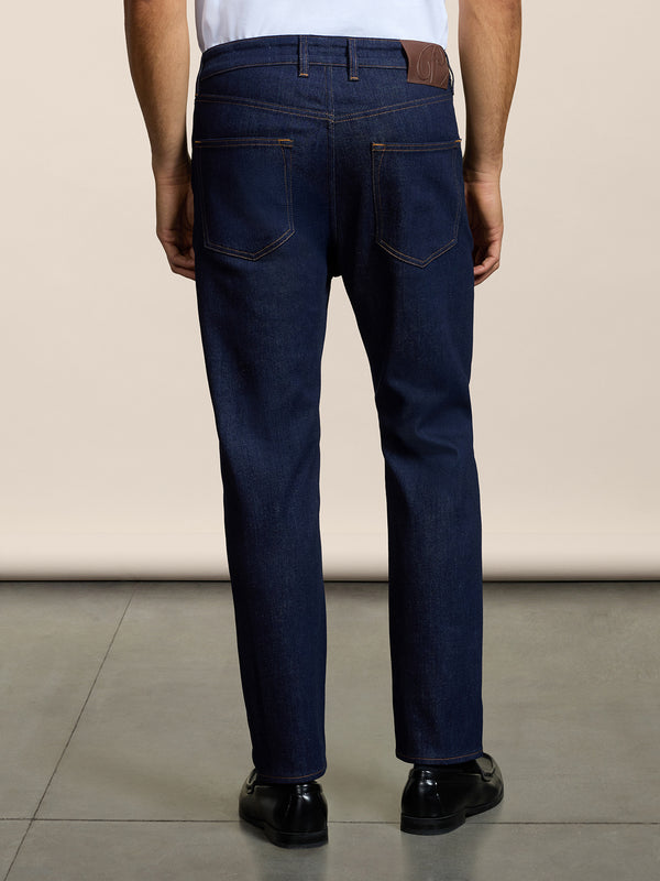 PANTALONE 5 TASCHE DA UOMO IN DENIM COMFORT BLU CARROT FIT - DARK DENIM BLUE  - Abbigliamento Uomo | Pence 1979