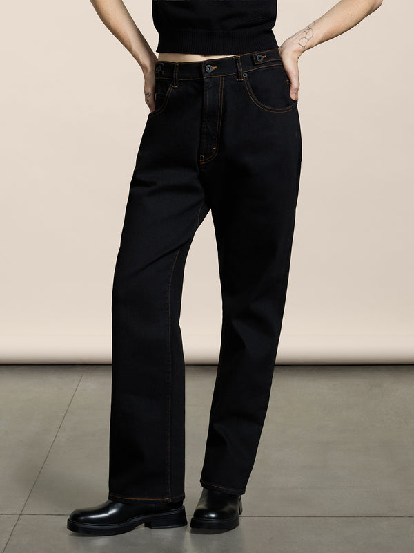PANTALONE 5 TASCHE UNISEX RELAXED FIT IN DENIM COMFORT COLORE NERO CON IMPUNTURE TABACCO - NERO - Abbigliamento Donna | Pence 1979