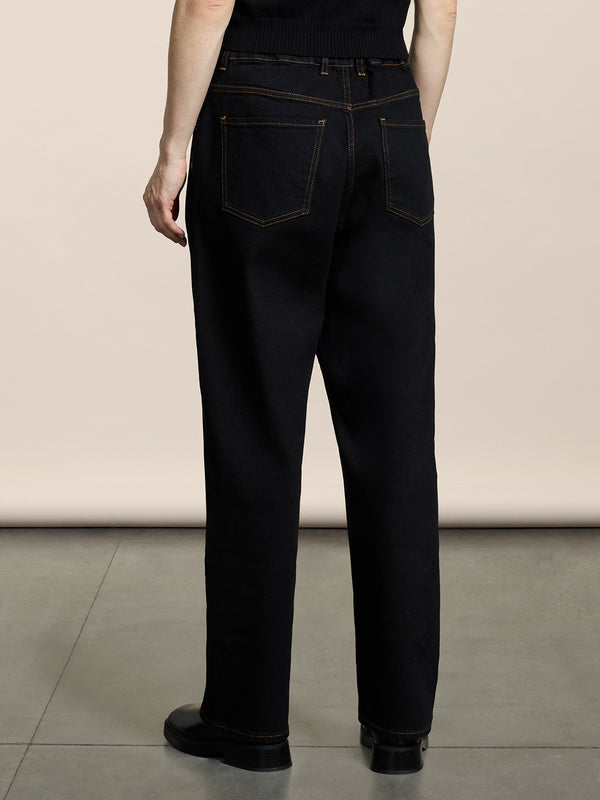 PANTALONE 5 TASCHE UNISEX RELAXED FIT IN DENIM COMFORT COLORE NERO CON IMPUNTURE TABACCO - NERO - Abbigliamento Donna | Pence 1979