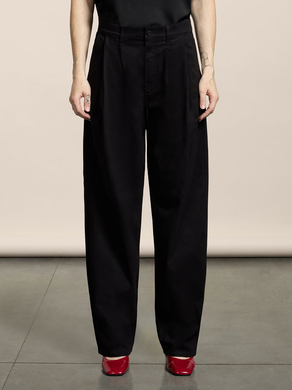 PANTALONE UNISEX RELAXED FIT IN RASATELLO DI COTONE CON DOPPIA PINCES COLOR NERO - NERO - Abbigliamento Donna | Pence 1979