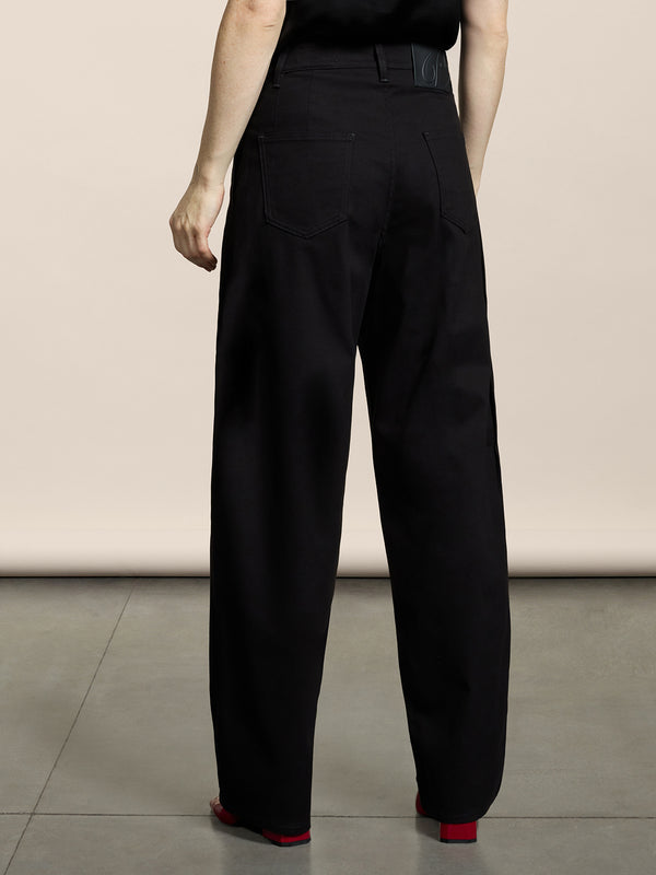 PANTALONE UNISEX RELAXED FIT IN RASATELLO DI COTONE CON DOPPIA PINCES COLOR NERO - NERO - Abbigliamento Donna | Pence 1979