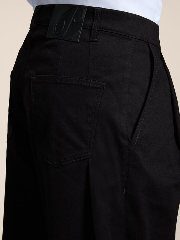 PANTALONE UNISEX RELAXED FIT IN RASATELLO DI COTONE CON DOPPIA PINCES COLOR NERO - NERO - Abbigliamento Donna | Pence 1979
