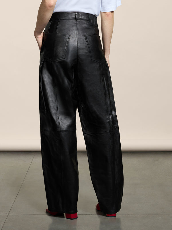 PANTALONE UNISEX RELAXED FIT IN PELLE D'AGNELO CON DOPPIA PINCES COLOR NERO - NERO - Abbigliamento Donna | Pence 1979