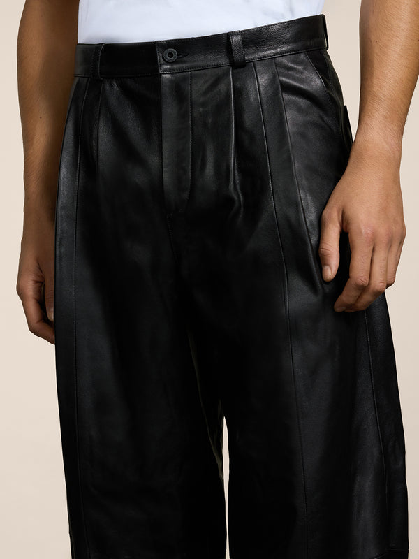 PANTALONE UNISEX RELAXED FIT IN PELLE D'AGNELO CON DOPPIA PINCES COLOR NERO - NERO - Abbigliamento Donna | Pence 1979