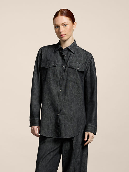CAMICIA DA DONNA CON VESTIBILITA' OVER TASCHE CON PATTINA APPLICATE, MANICHE LUNGHE COLORE NERO - NERO - Abbigliamento Donna | Pence 1979