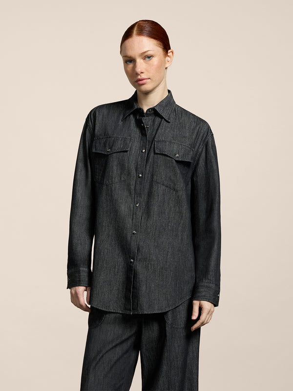 CAMICIA DA DONNA CON VESTIBILITA' OVER TASCHE CON PATTINA APPLICATE, MANICHE LUNGHE COLORE NERO - NERO - Abbigliamento Donna | Pence 1979