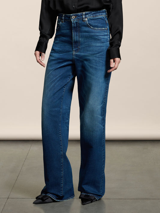 PANTALONE 5 TASCHE DA DONNA, VITA ALTA, GAMBA AMPIA, IN DENIM COMFORT BLU MEDIO - MEDIUM DENIM BLUE - Abbigliamento Donna | Pence 1979