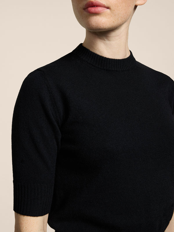 MINI MAGLIONE GIROCOLLO VESTIBILITA' SLIM MANICHE CORTE CON LOGO RICAMATO COLORE NERO - NERO - Abbigliamento Donna | Pence 1979