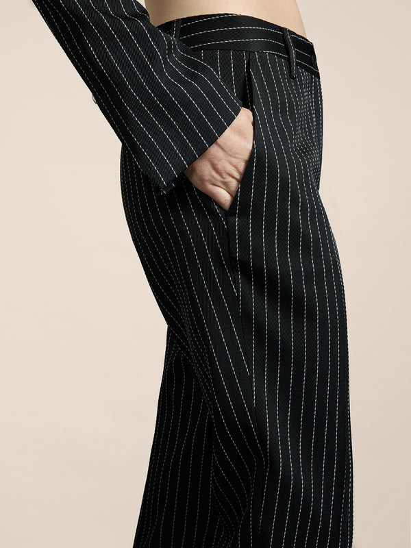 PANTALONE CHINO DA DONNA REGULAR FIT GESSATO COLORE FONDO NERO RIGA BIANCA - NERO/BIANCO PINSTRIPE - Abbigliamento Donna | Pence 1979