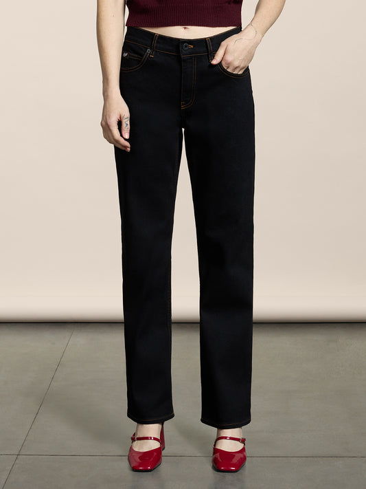 PANTALONE 5 TASCHE DA DONNA REGULAR FIT IN COTONE STRETCH COLORE NERO CON IMPUNTURE TABACCO - NERO - Abbigliamento Donna | Pence 1979