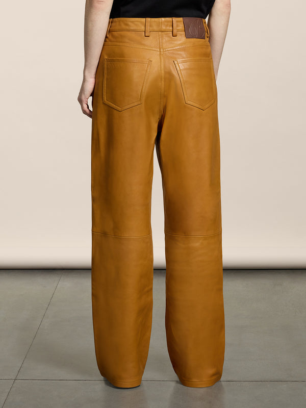 PANTALONE 5 TASCHE DA DONNA, VITA ALTA, GAMBA AMPIA, IN PELLE D'AGNELLO COLORE CARAMELLO - CARAMEL - Abbigliamento Donna | Pence 1979