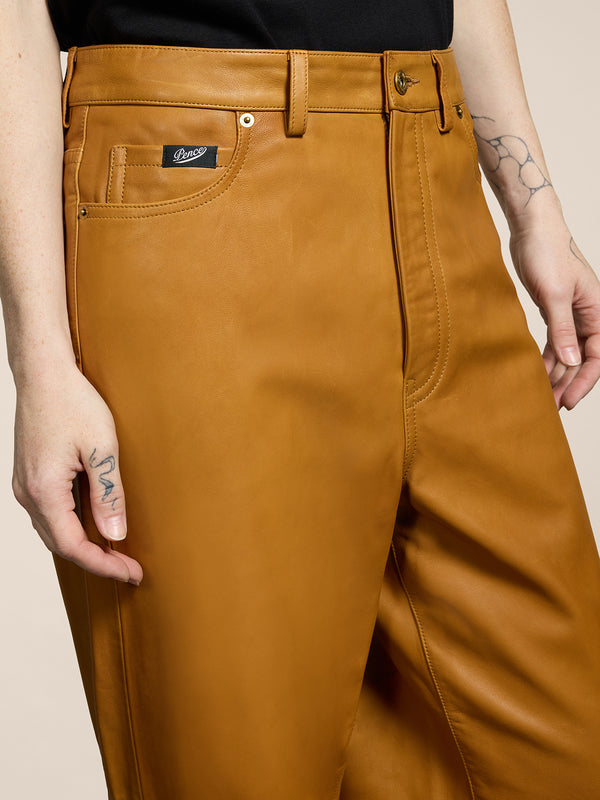 PANTALONE 5 TASCHE DA DONNA, VITA ALTA, GAMBA AMPIA, IN PELLE D'AGNELLO COLORE CARAMELLO - CARAMEL - Abbigliamento Donna | Pence 1979
