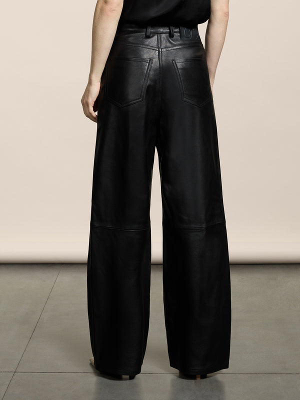 PANTALONE 5 TASCHE DA DONNA,VITA ALTA, REGULAR FIT IN PELLE D'AGNELLO COLORE NERO - NERO - Abbigliamento Donna | Pence 1979