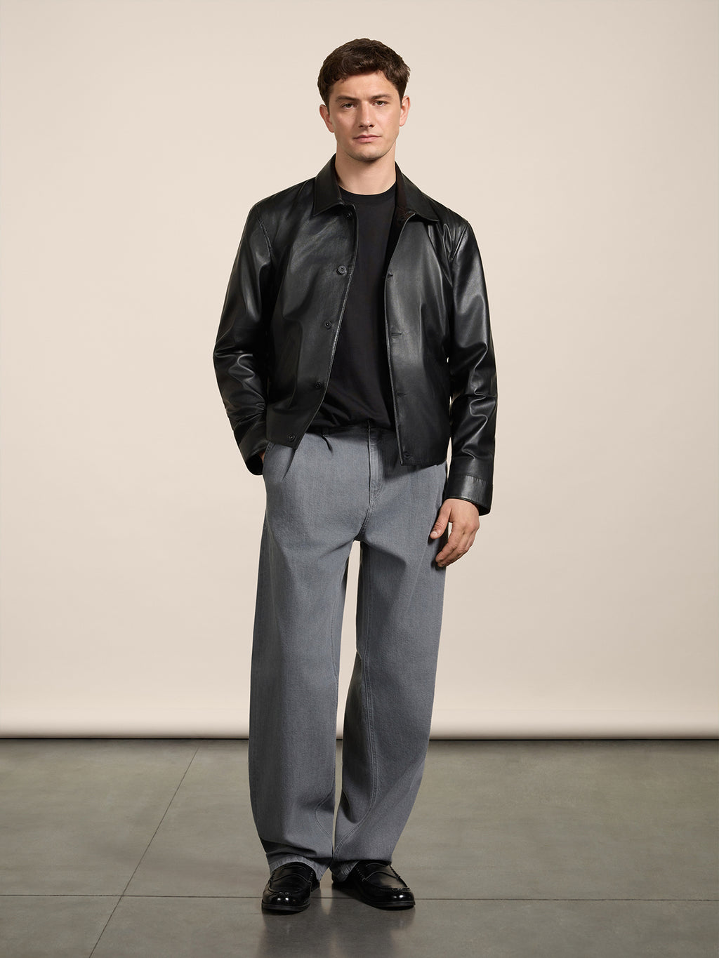 UNISEX RELAXED-FIT TROUSERS IN GREY COMFORT DENIM WITH PLEATS - LONDON GREY - Check Active | Pence 1979