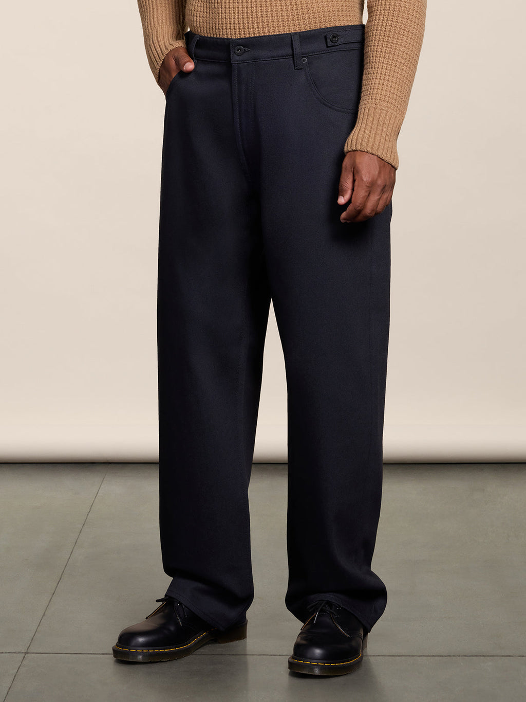 RELAXED FIT CARBON DENIM FIVE POCKET PANTS WITH ELASTIC WAISTBAND - CARBON - Check Active | Pence 1979