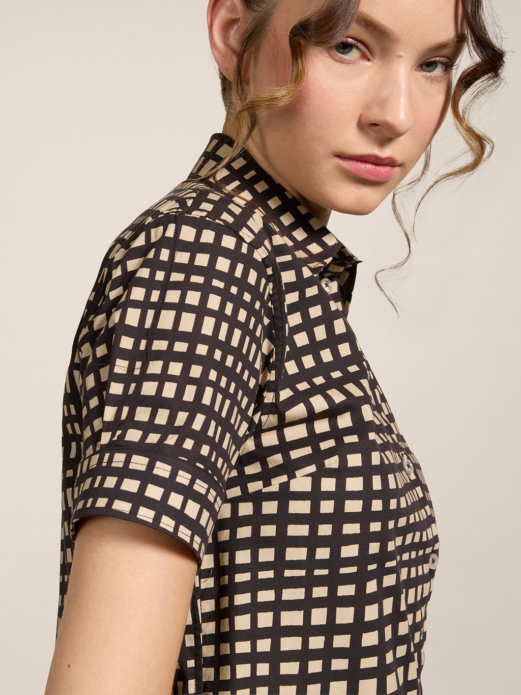 REGULAR-FIT SHORT-SLEEVED SHIRT IN SAND STRETCH POPLIN AND VICHY BLACK - SAND & BLACK VICHY  - Check Active | Pence 1979