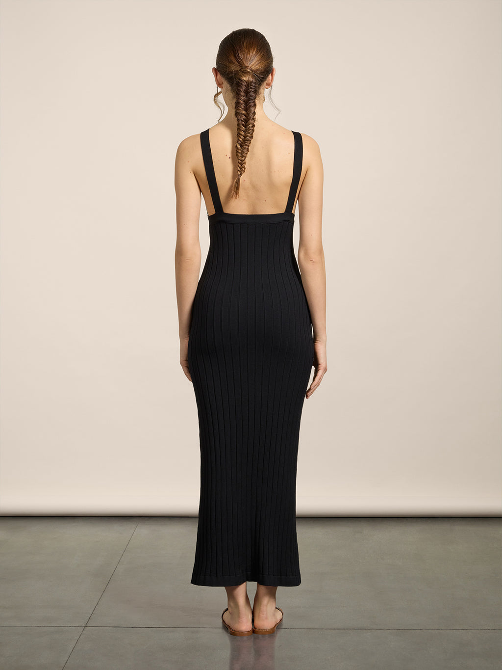 ABITO LUNGO NERO SMANICATO IN MAGLIA DI VISCOSA A COSTE - NERO - Abbigliamento Donna | Pence 1979