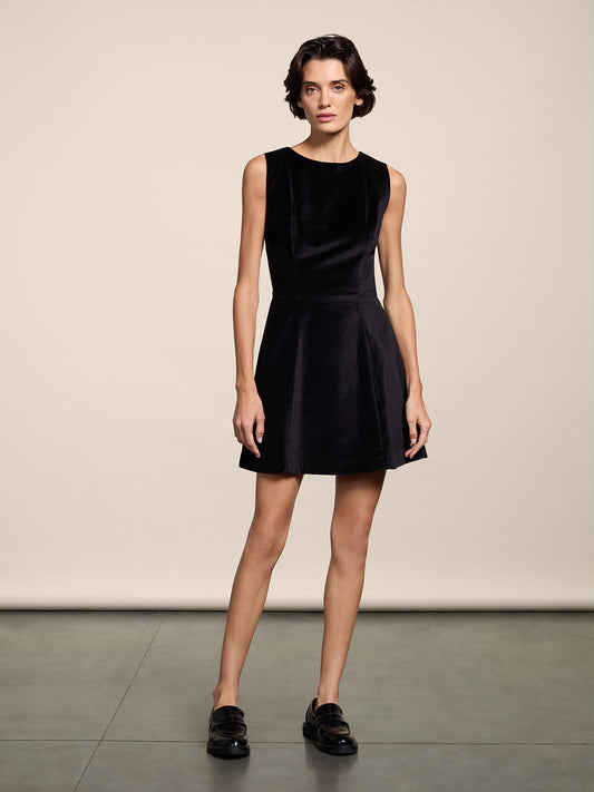 ABITO CORTO SENZA MANICHE IN VELLUTO LISCIO NERO CON GONNA CORTA SVASATA SLIM FIT - NERO - Abbigliamento Donna | Pence 1979