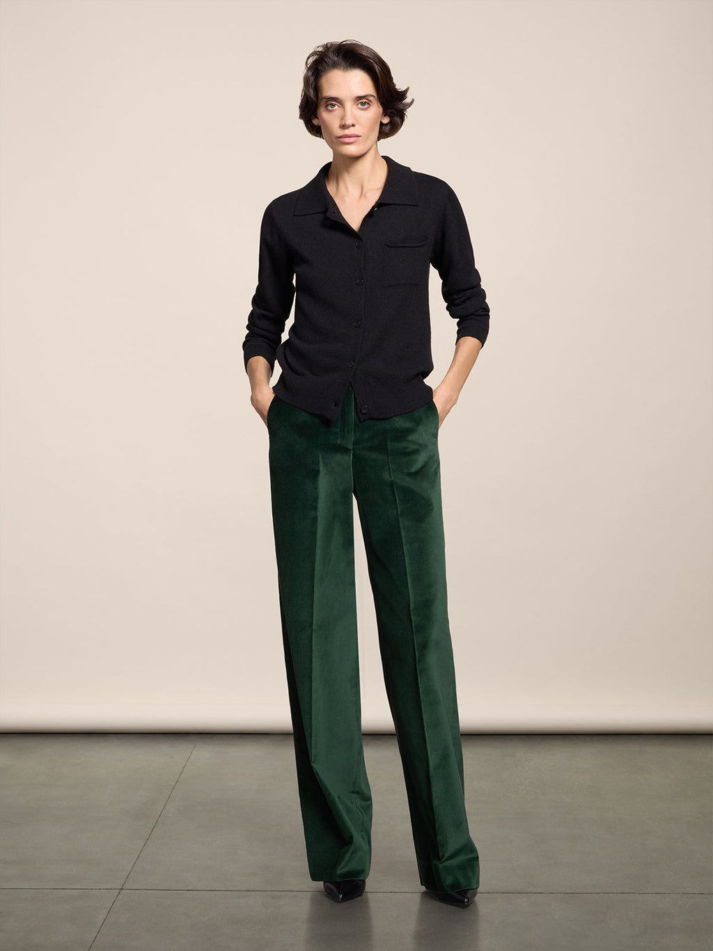 PANTALONE "LARGO" IN VELLUTO LISCIO FORESTA CON TASCHE ALLA FRANCESE - FORESTA - Abbigliamento Donna | Pence 1979