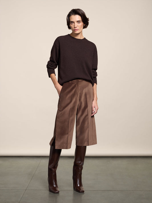 BERMUDA LUNGO IN VELLUTO LISCIO CAFFE' CON APERTURA LATERALE A BOTTONI LOOSE FIT - CAFFE' - Abbigliamento Donna | Pence 1979