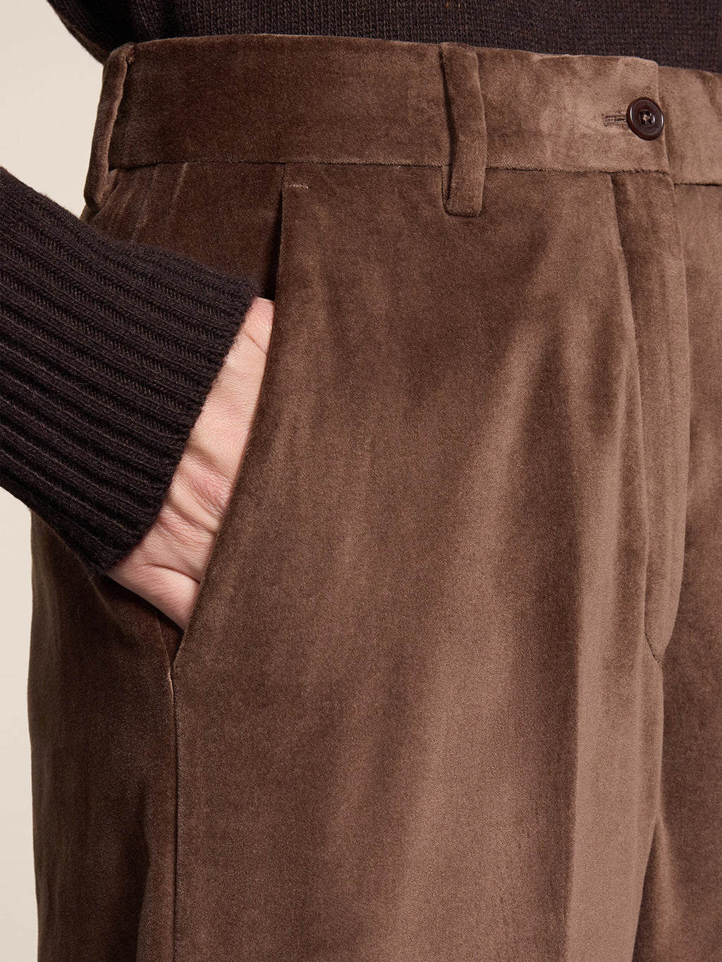 LOOSE FIT COFFEE VELVET BERMUDA SHORTS WITH SIDE BUTTON OPENINGS - COFFEE - Check Active | Pence 1979