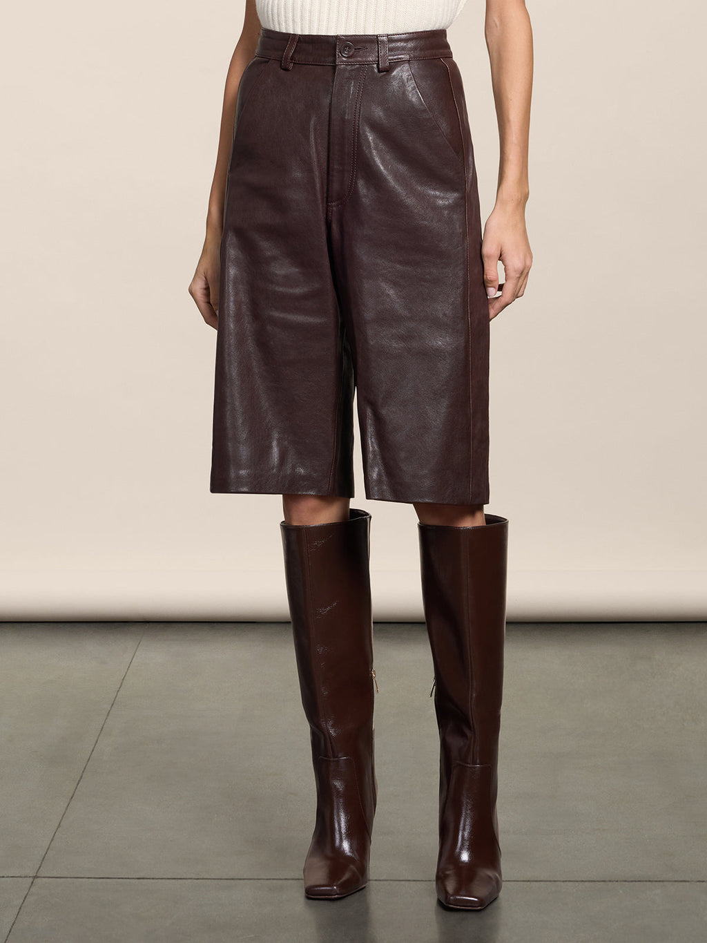 LOOSE FIT MAHOGANY LEATHER BERMUDA SHORTS WITH SIDE BUTTON OPENINGS - MAHOGANY - Capi in Pelle Donna | Pence 1979