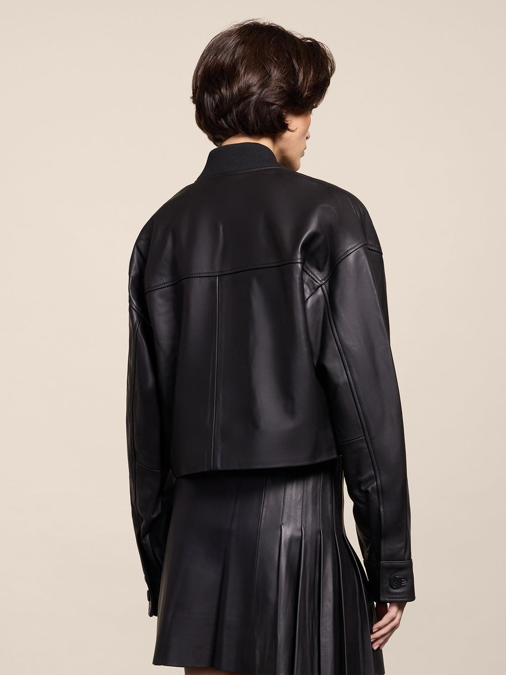 EGULAR FIT BLACK CROPPED BOMBER WITH KNIT COLLAR - BLACK - Capi in Pelle Donna | Pence 1979