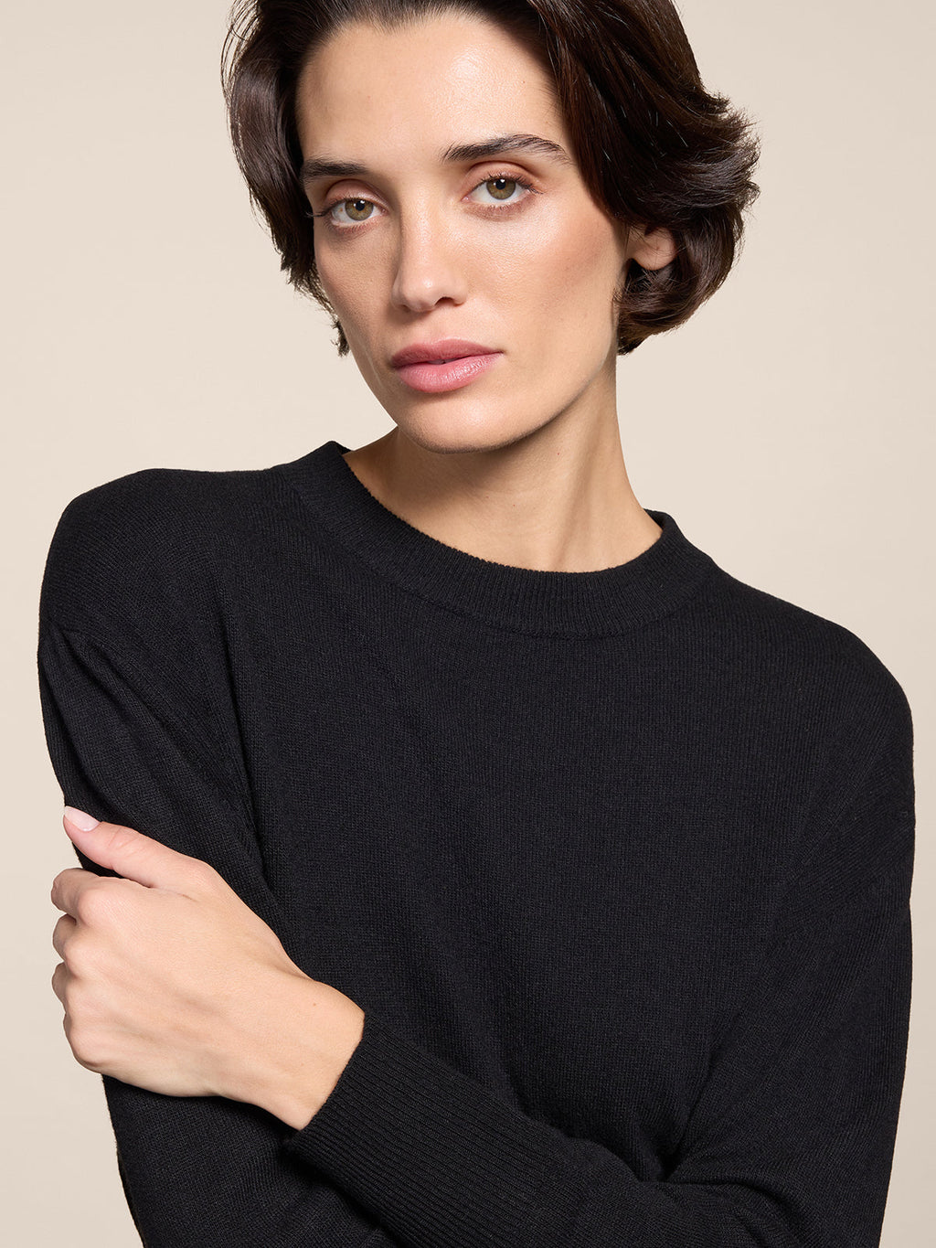 MAGLIA LEGGERA GIROCOLLO NERO IN LANA CASHMERE REGULAR FIT - NERO - Abbigliamento Donna | Pence 1979
